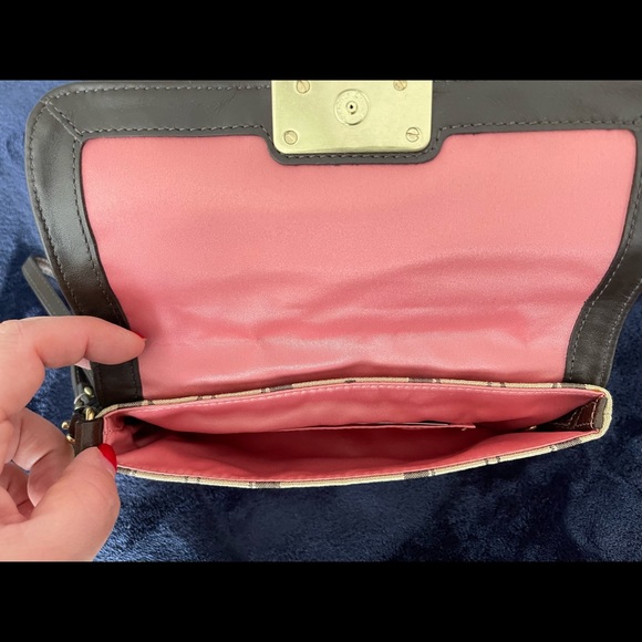 Coach wristlet - beige canvas, pink inside and brown leather detail - Picture 8 of 9